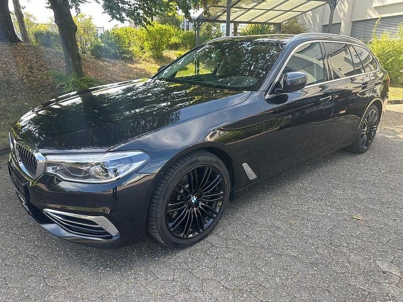 Schwarz Gebraucht 2018 BMW 530 Luxury Line Kombi | 20.468 € (Fairer Preis) - Bild 1/4