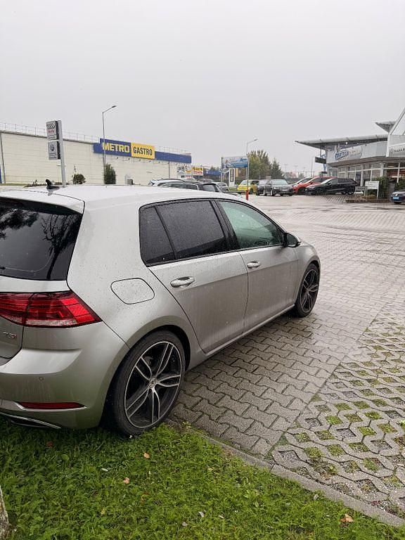 Grau Gebraucht 2017 VW Golf VII Comfortline Limousine | 9.800 € (Superpreis) - Bild 1/4