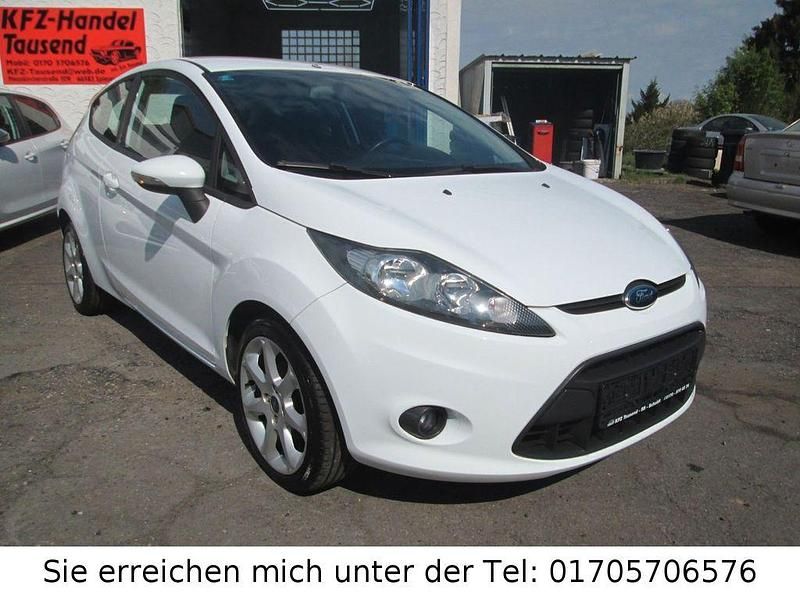 Gebraucht Ford Fiesta Champions Edition 82 PS (60 kW) 2012 Weiß Kleinwagen