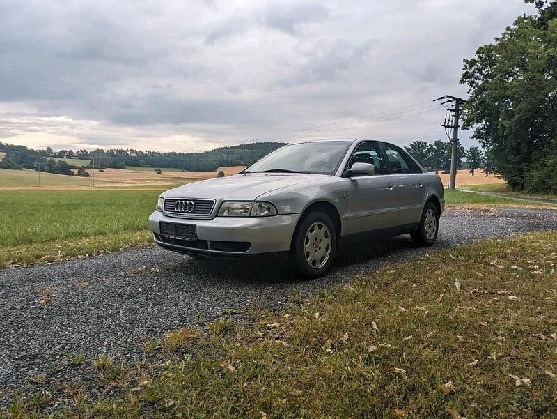 Silber Gebraucht 1998 Audi A4 Limousine | 850 € (Guter Preis) - Bild 1/4