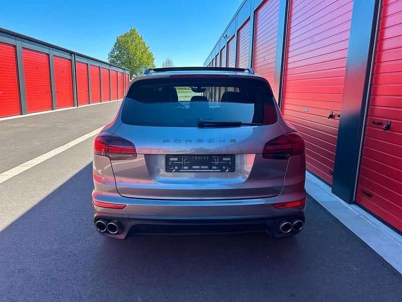 Gebraucht Porsche Cayenne Turbo 519 PS (381 kW) 2017 Grau SUV