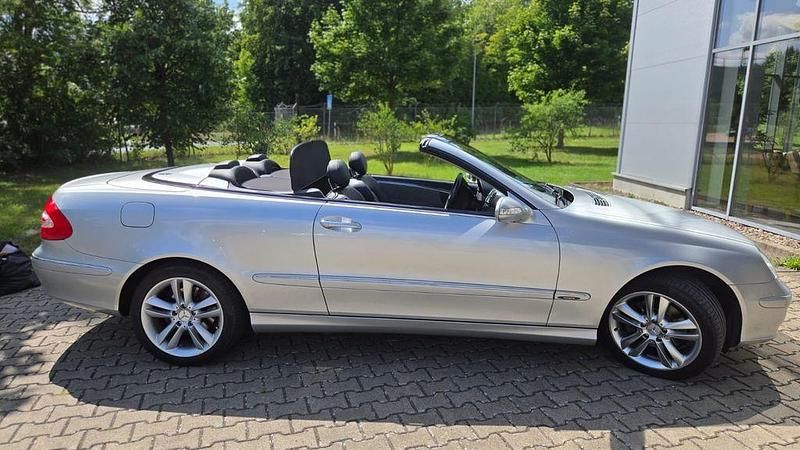 Silber Gebraucht 2003 Mercedes CLK200 Avantgarde Cabrio | 11.900 € (Teuer) - Bild 1/4