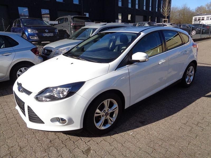 Gebraucht Ford Focus Champions Edition 101 PS (74 kW) 2012 Weiß Limousine