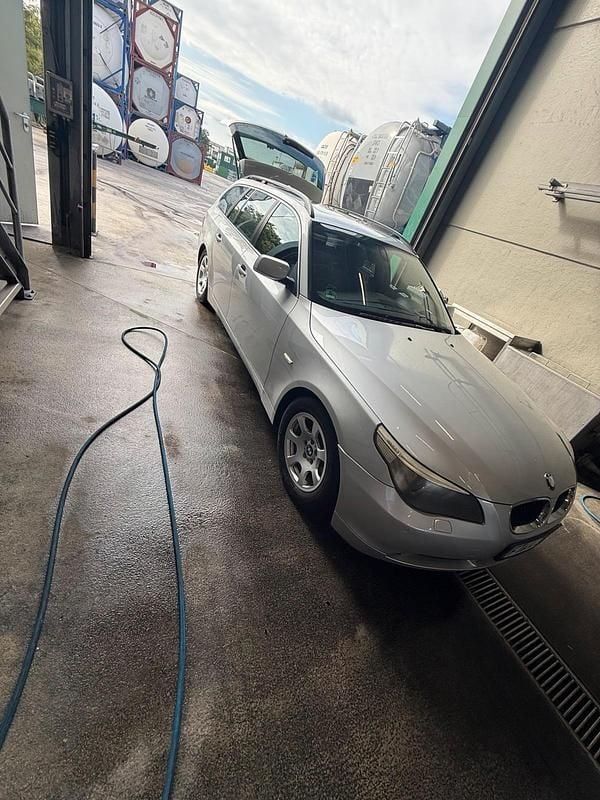Używany BMW 530 250 KM (183 kW) 2005 Srebrny Kombi