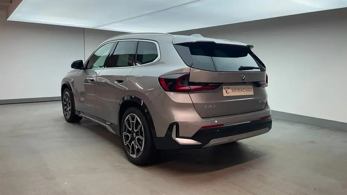Neu BMW iX1 xLine 230 kW (313 PS) 2026 Spacesilber metallic SUV