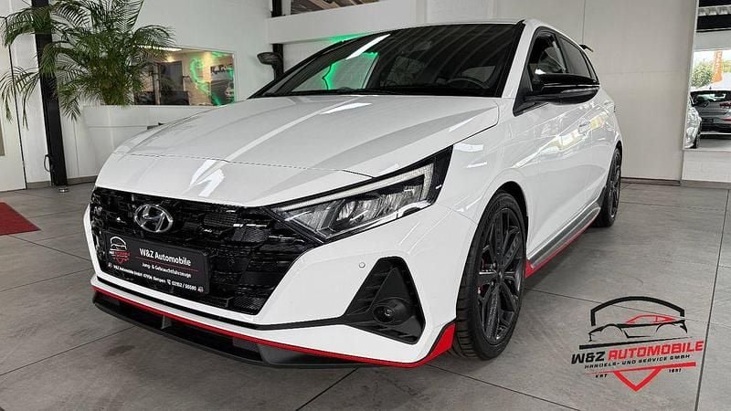 Weiß Gebraucht 2023 Hyundai i20 N Performance Limousine | 26.900 € (Fairer Preis) - Bild 1/4