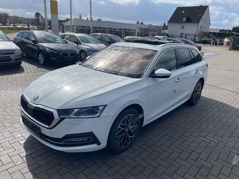 Second-hand Skoda Octavia Style 150 CP (110 kW) 2023 Alb Berlinǎ