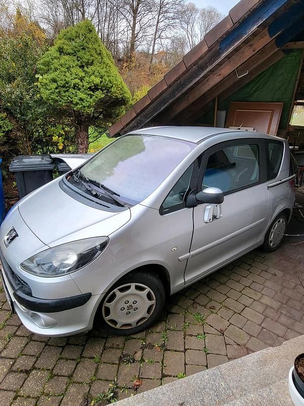 Silber Gebraucht 2005 Peugeot 1007 Kleinwagen | 1.150 € (Fairer Preis) - Bild 1/4