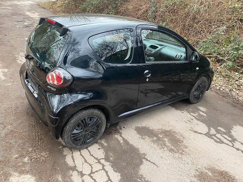 Gebraucht Toyota Aygo 68 PS (50 kW) 2012 Schwarz Kleinwagen
