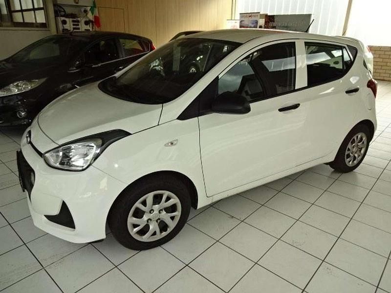 Weiß Gebraucht 2017 Hyundai i10 Kleinwagen | 7.900 € (Fairer Preis) - Bild 1/4