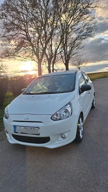 Gebraucht Mitsubishi Space Star 71 PS (52 kW) 2015 Weiß Kleinwagen