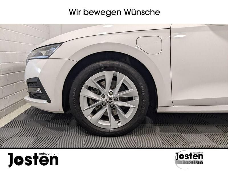 Gebraucht Skoda Octavia Ambition 204 PS (150 kW) 2022 Candyweiss Kombi