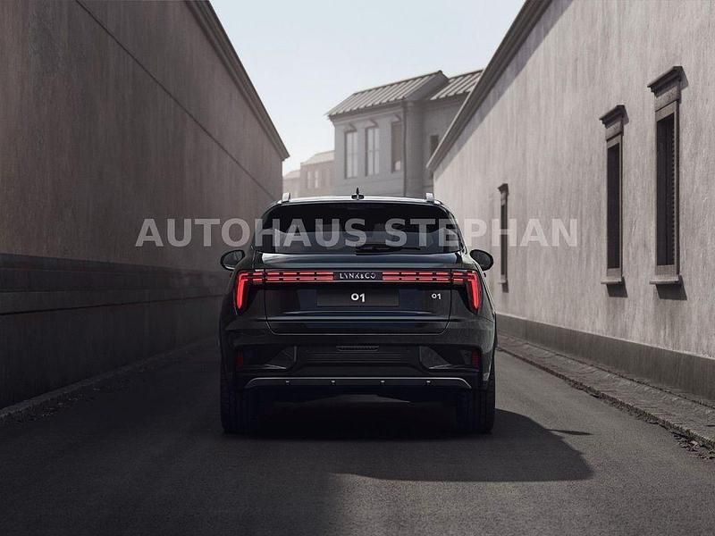 Neu Lynk & Co 01 280 PS (205 kW) 2026 Schwarz SUV
