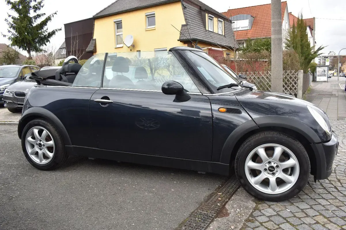 Gebraucht Mini Cooper Cabriolet 116 PS (85 kW) 2007 Schwarz metallic Cabrio