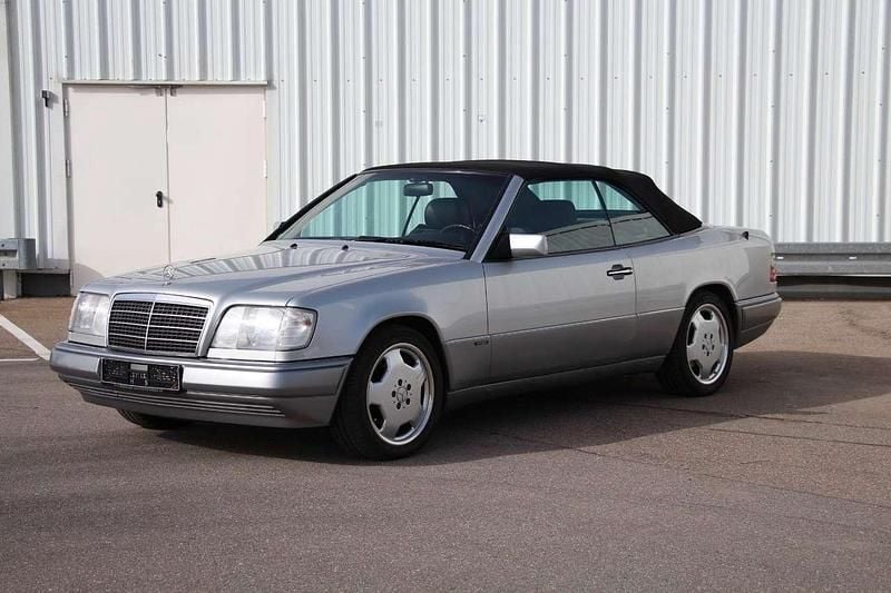 Gebraucht Mercedes E220 Edition 150 PS (110 kW) 1997 Brilliant silber Cabrio