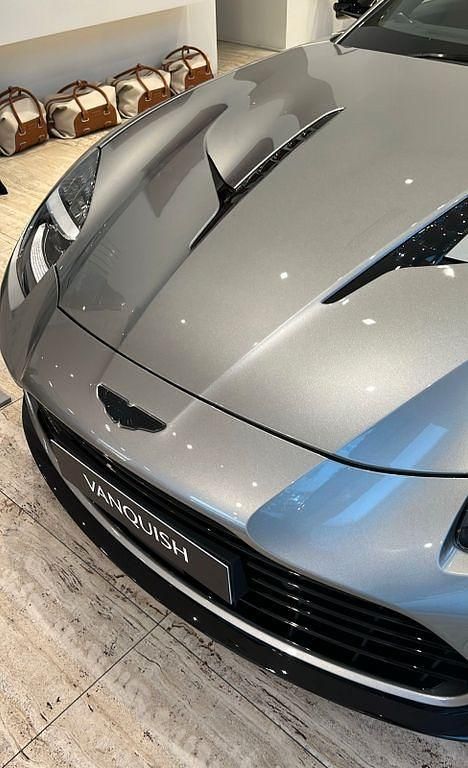 Neu Aston Martin Vanquish 835 PS (614 kW) 2025 Silber