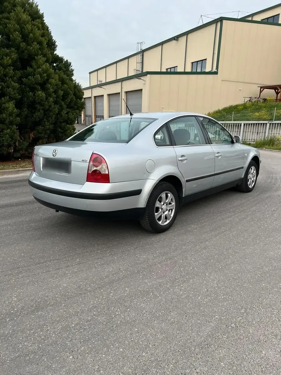 Käytetty VW Passat 116 HP (85 kW) 2001 Hopea Sedan