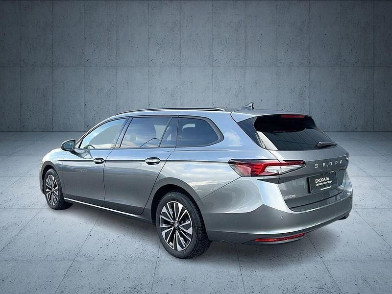 Gebraucht Skoda Superb Selection 150 PS (110 kW) 2025 Graphitegrau metallic Kombi