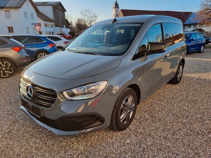 Grau Gebraucht 2023 Mercedes Citan 110 Kombi | 20.490 € (Fairer Preis) - Bild 1/4