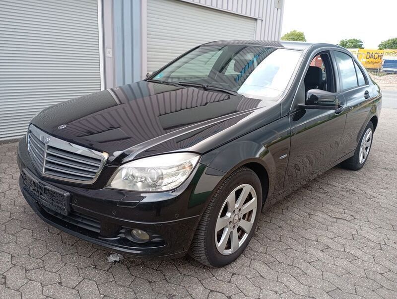 Schwarz Gebraucht 2010 Mercedes C220 Avantgarde Limousine | 5.900 € (Fairer Preis) - Bild 1/4