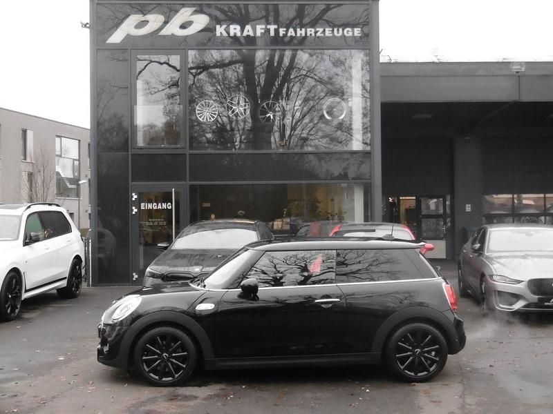 Midnight black metallic Gebraucht 2017 Mini Cooper SD Kleinwagen | 13.450 € (Fairer Preis) - Bild 1/4