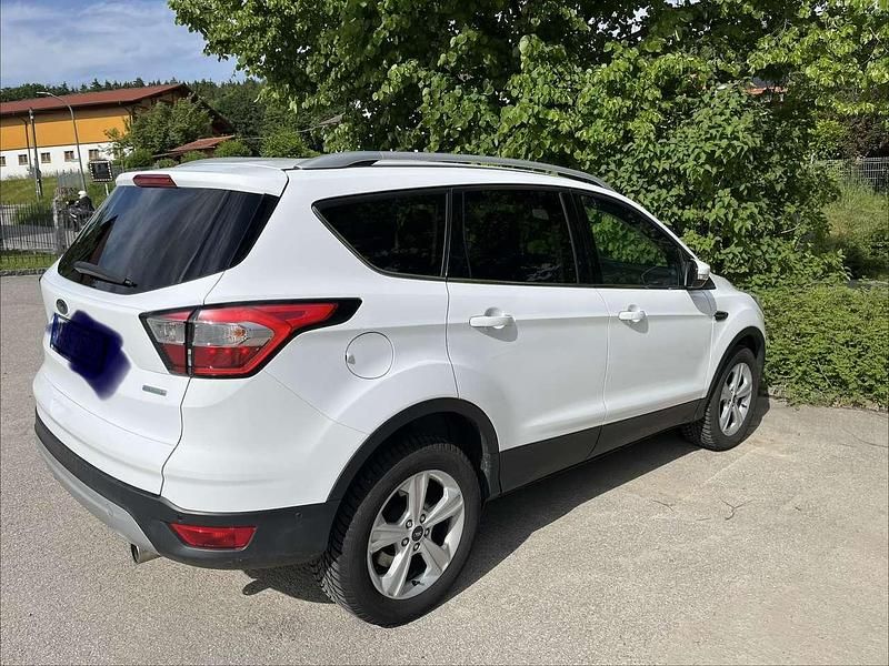 Gebraucht Ford Kuga Titanium 150 PS (110 kW) 2018 Weiß SUV