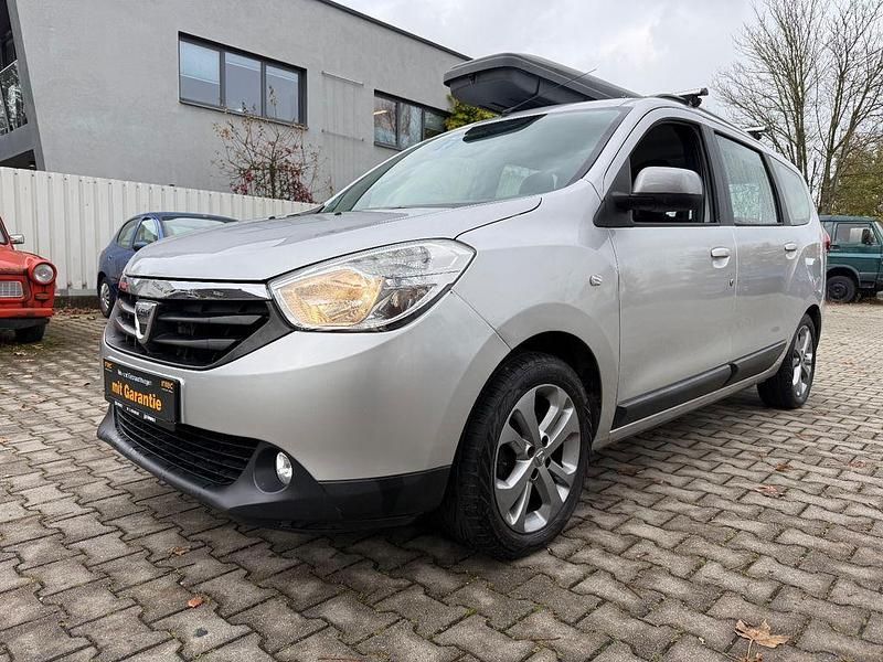 Silber Gebraucht 2016 Dacia Lodgy Celebration Van / Kleinbus | 8.990 € (Guter Preis) - Bild 1/4