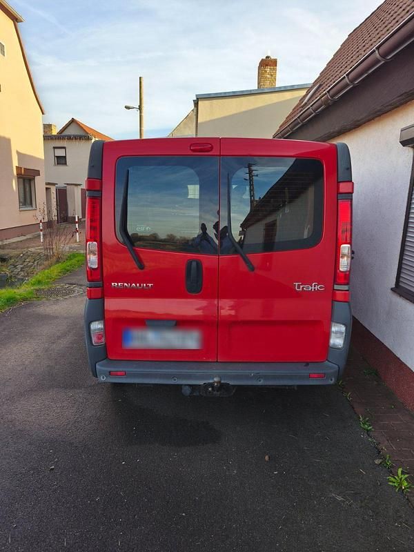 Gebraucht Renault Trafic 115 PS (84 kW) 2013 Rot Van / Kleinbus