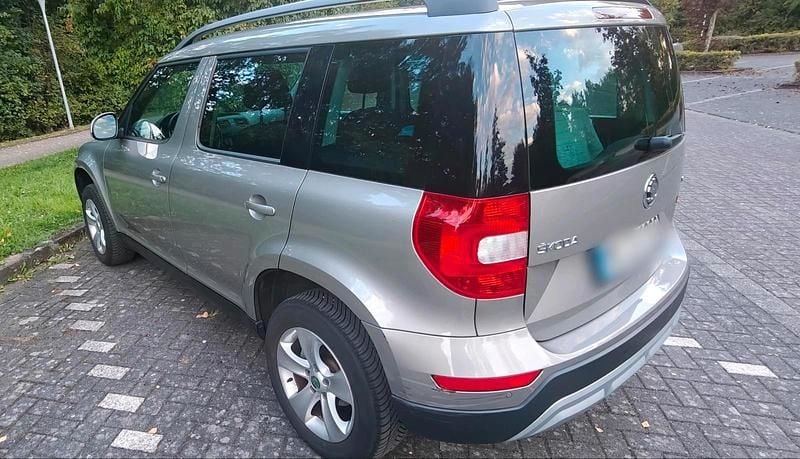Beige Gebraucht 2017 Skoda Yeti Active SUV | 8.350 € (Superpreis) - Bild 1/4
