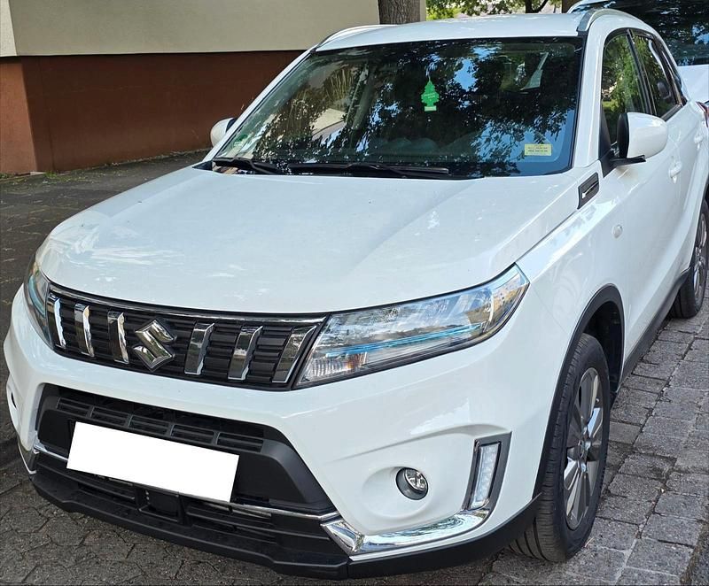 Weiß Gebraucht 2023 Suzuki Vitara SUV | 16.990 € - Bild 1/4