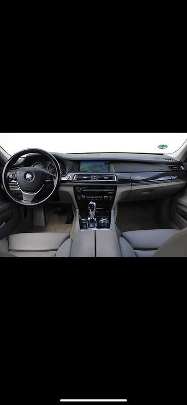 Gebraucht BMW 730 245 PS (180 kW) 2010 Grau Limousine