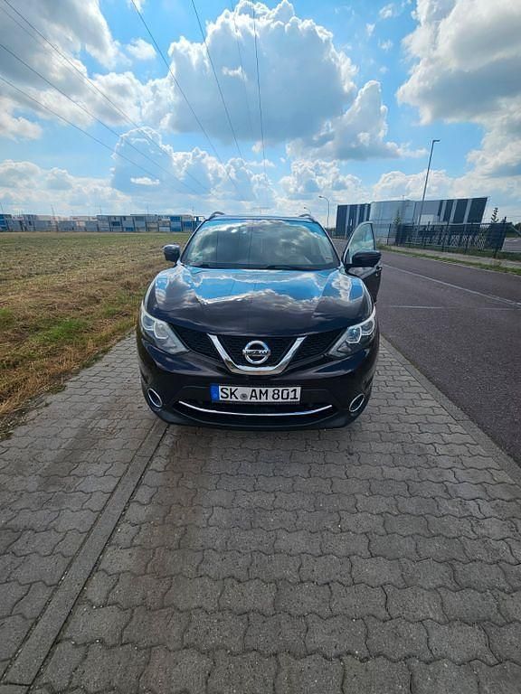 Schwarz Gebraucht 2015 Nissan Qashqai 360º SUV | 7.000 € (Superpreis) - Bild 1/4