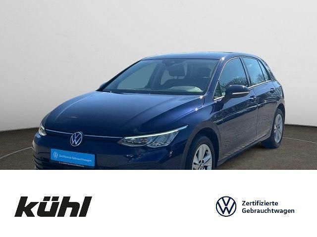 Blau Gebraucht 2021 VW Golf VIII Life Limousine | 19.690 € (Fairer Preis) - Bild 1/4