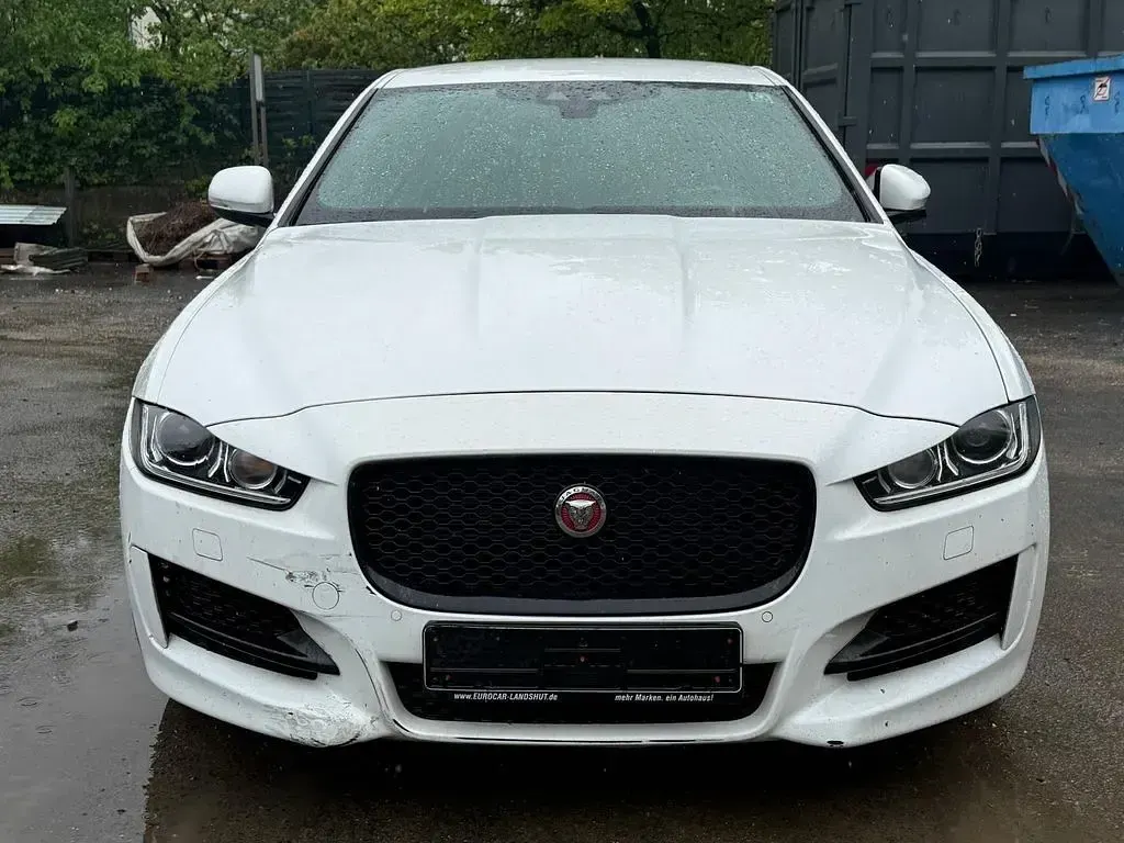 Gebraucht Jaguar XE R-Sport 179 PS (131 kW) 2016 Weiß Limousine