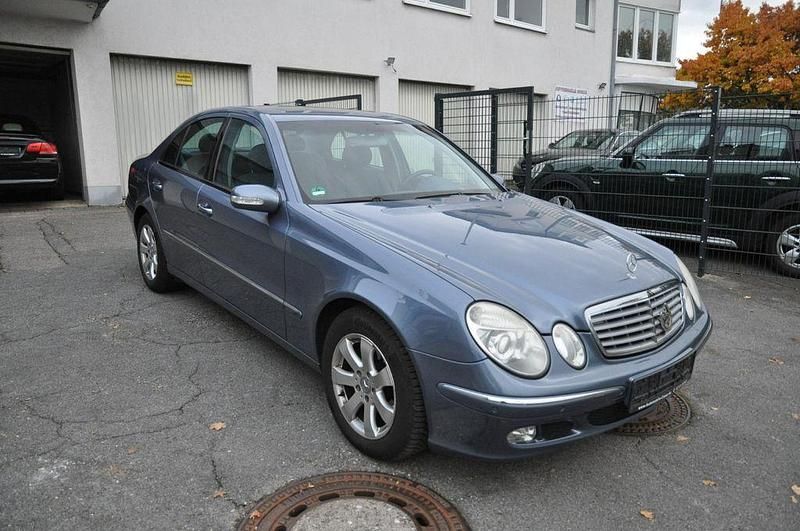 Teallitblau Gebraucht 2003 Mercedes E200 Elegance Limousine | 6.850 € (Teuer) - Bild 1/4