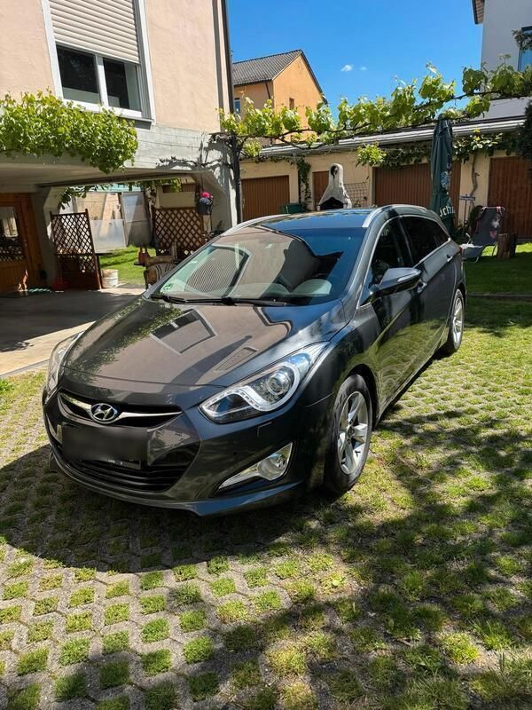 Grau Gebraucht 2014 Hyundai i40 Kombi | 6.200 € (Fairer Preis) - Bild 1/4