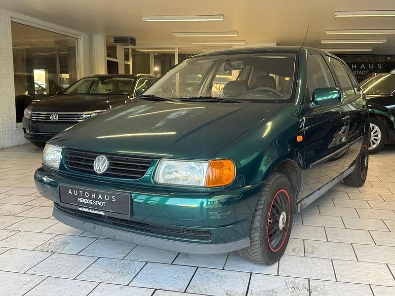 Grün Gebraucht 1996 VW Polo Classicline Limousine | 1.999 € - Bild 1/4