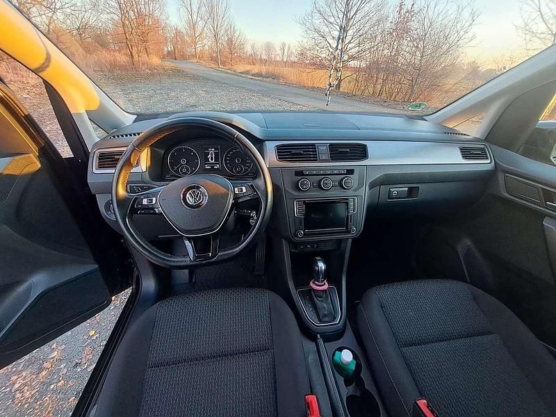 Second-hand VW Caddy 102 CP (75 kW) 2020 Negru Monovolum