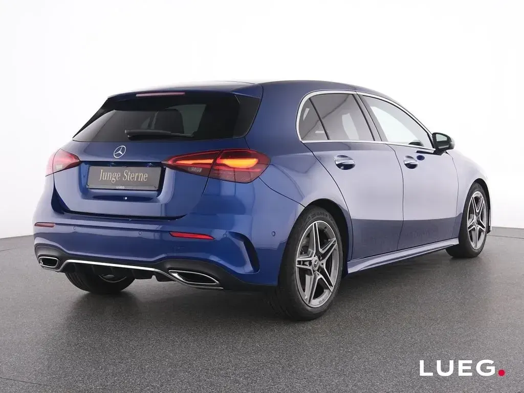 Gebraucht Mercedes A200 AMG 163 PS (119 kW) 2025 Blau Limousine