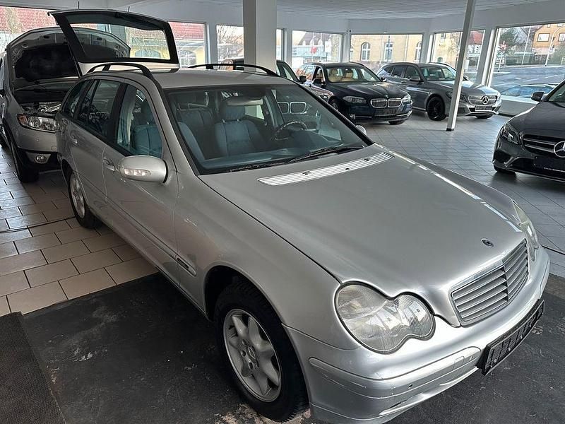 Gebraucht Mercedes C220 Classic 143 PS (105 kW) 2003 Silber Limousine