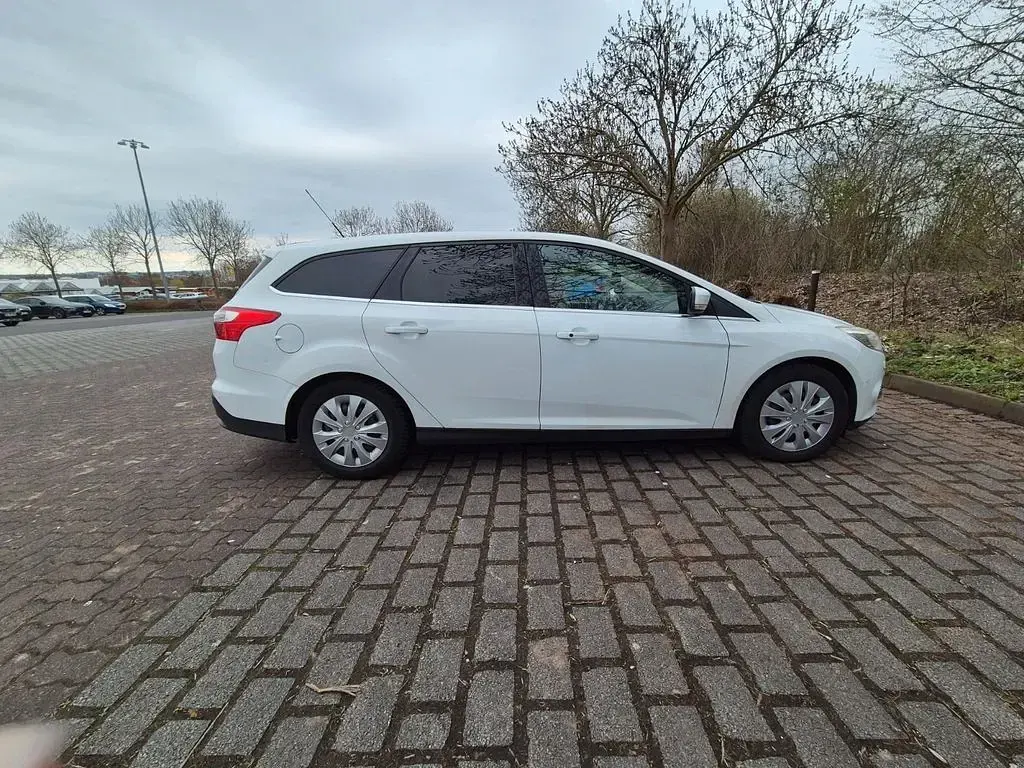 Gebraucht Ford Focus Titanium 140 PS (102 kW) 2011 Weiß Limousine