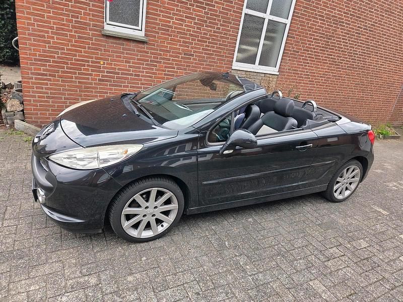 Schwarz Gebraucht 2008 Peugeot 207 CC Roland Garros Cabrio | 3.000 € (Etwas zu teuer) - Bild 1/4