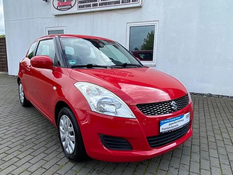 Rot Gebraucht 2012 Suzuki Swift Club Kleinwagen | 5.990 € (Etwas zu teuer) - Bild 1/4