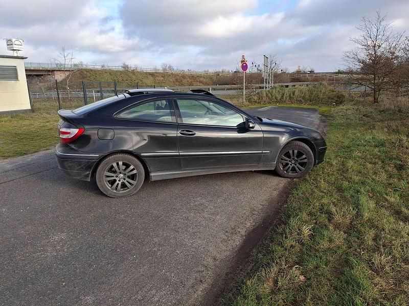 Schwarz Gebraucht 2008 Mercedes C220 Coupé | 3.800 € (Guter Preis) - Bild 1/4