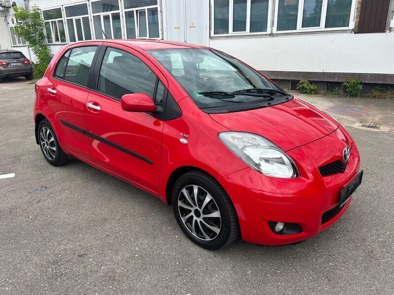 Rot Gebraucht 2010 Toyota Yaris Life Limousine | 5.350 € (Fairer Preis) - Bild 1/4
