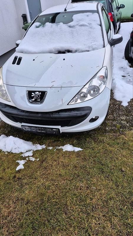 Gebraucht Peugeot 206+ 73 PS (53 kW) 2012 Weiß Kleinwagen