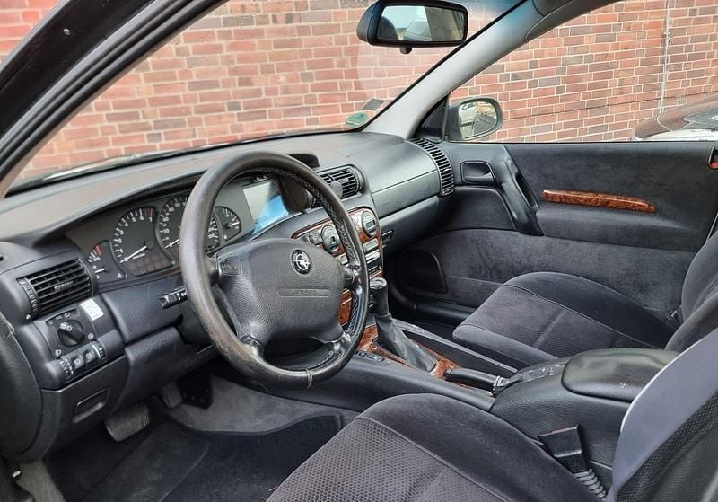 Gebraucht Opel Omega 136 PS (100 kW) 1997 Silber Limousine