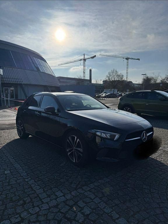 Gebraucht Mercedes A180 Night 136 PS (100 kW) 2019 Schwarz Limousine