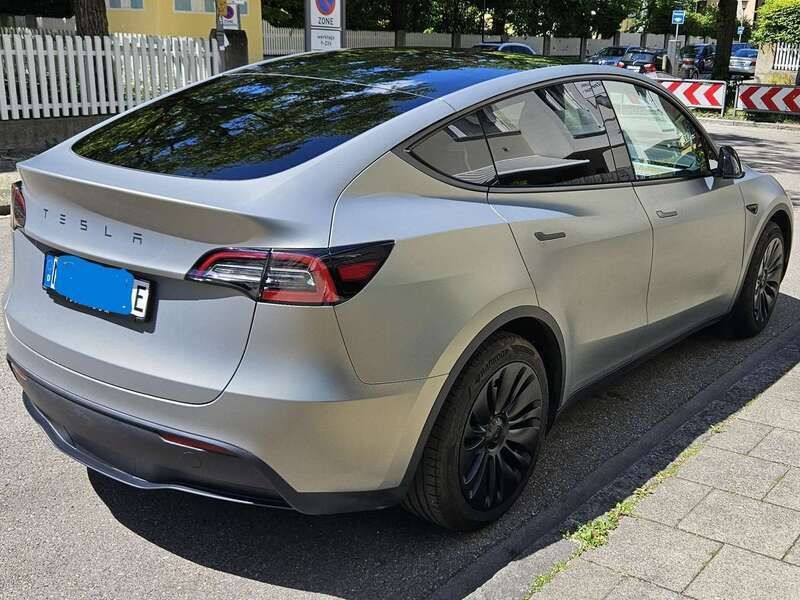 Weiß Gebraucht 2023 Tesla Model Y SUV | 37.100 € (Fairer Preis) - Bild 1/4