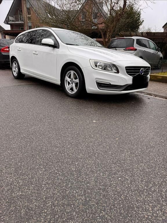 Gebraucht Volvo V60 Kinetic 181 PS (133 kW) 2014 Weiß Kombi